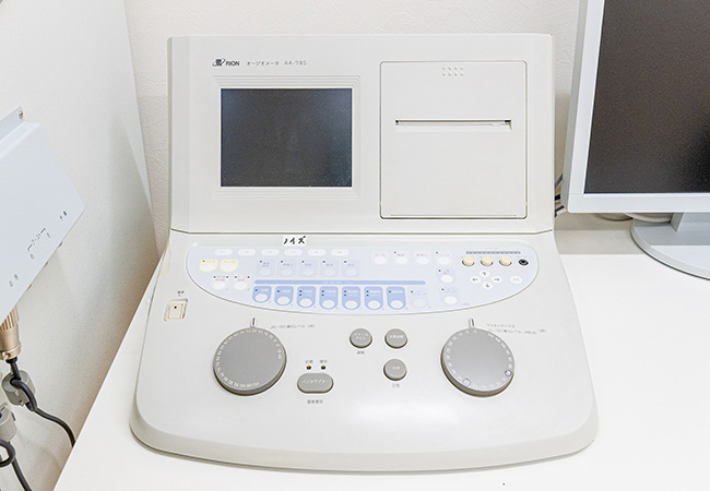 オージオメータ(聴力検査装置)